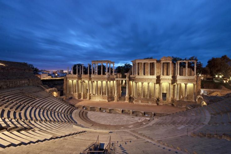 teatro-romano-merida-noche